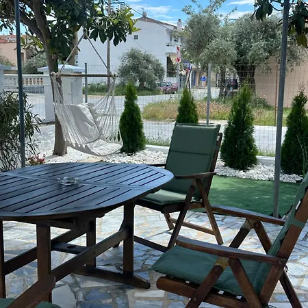 Michael&marika's Traditional House شقة يميناريا
