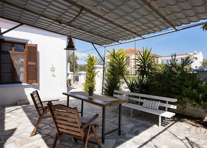 Michael&marika's Traditional House Λιμενάρια